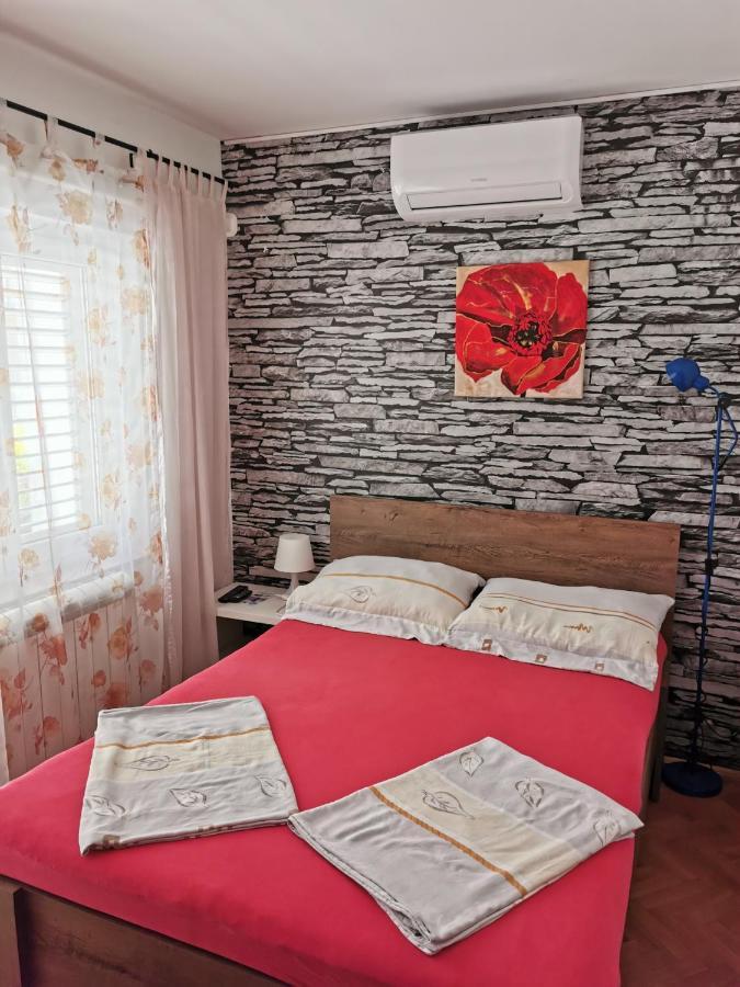 Villa Milic*** Seget Donji ภายนอก รูปภาพ